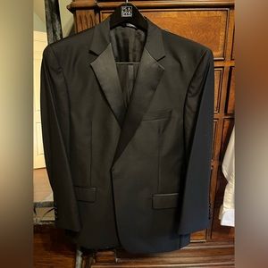 Classic jos a bank tuxedo black and white size 43. suit button down and pants